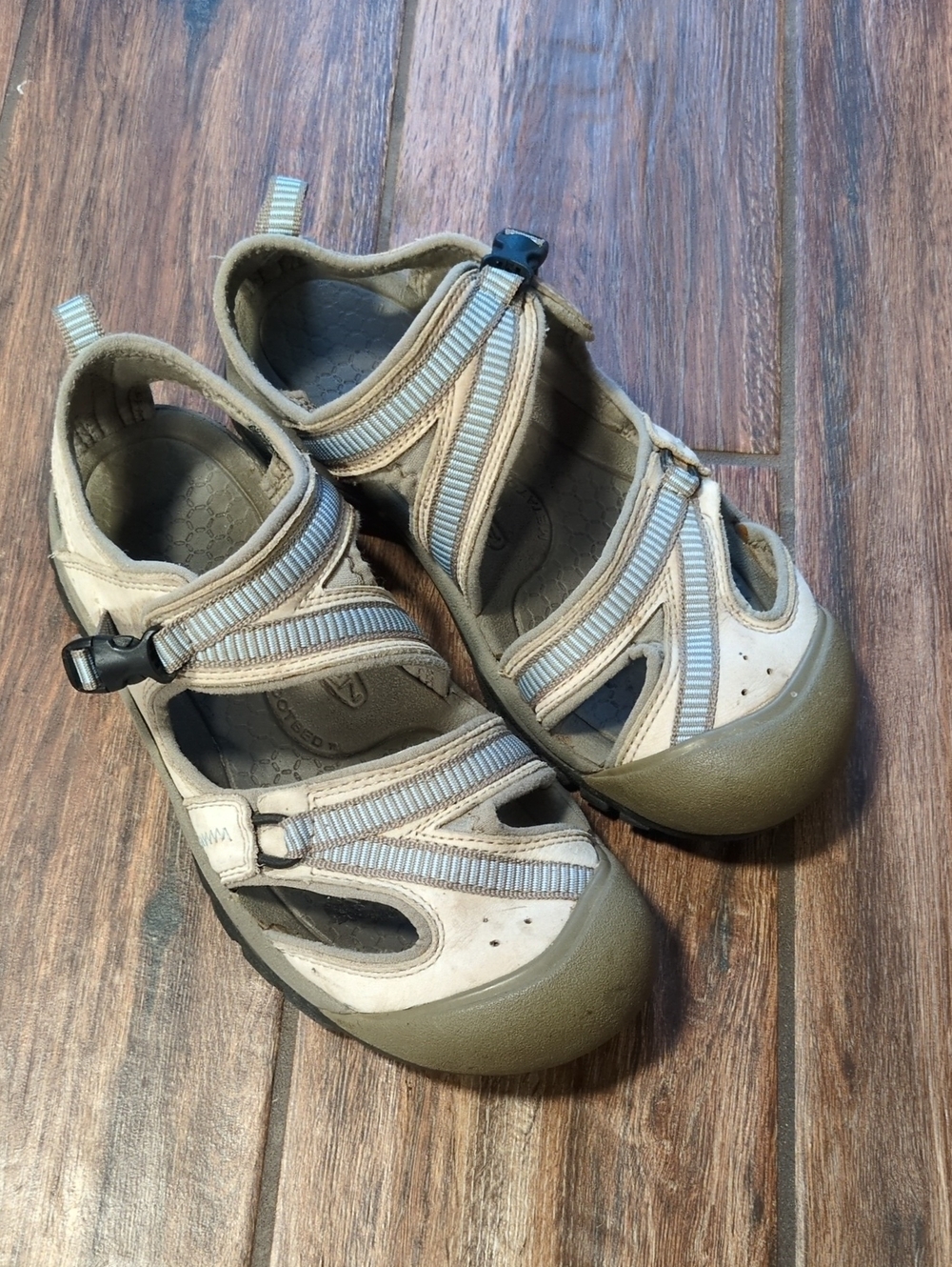 Women's Closed-Toe Sport Sandals in Blue/Cream